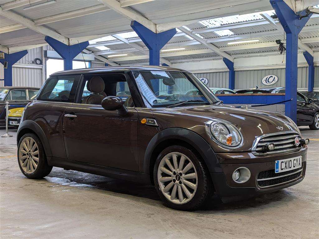 <p>2010 MINI COOPER MAYFAIR D AUTO</p>