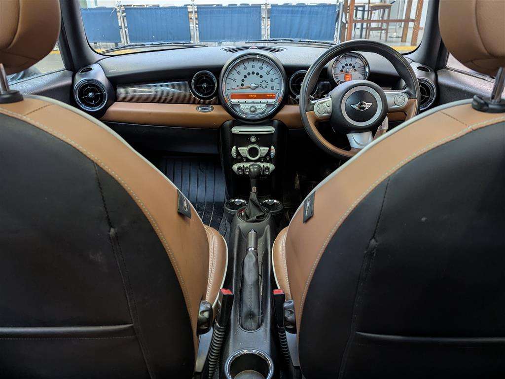 <p>2010 MINI COOPER MAYFAIR D AUTO</p>