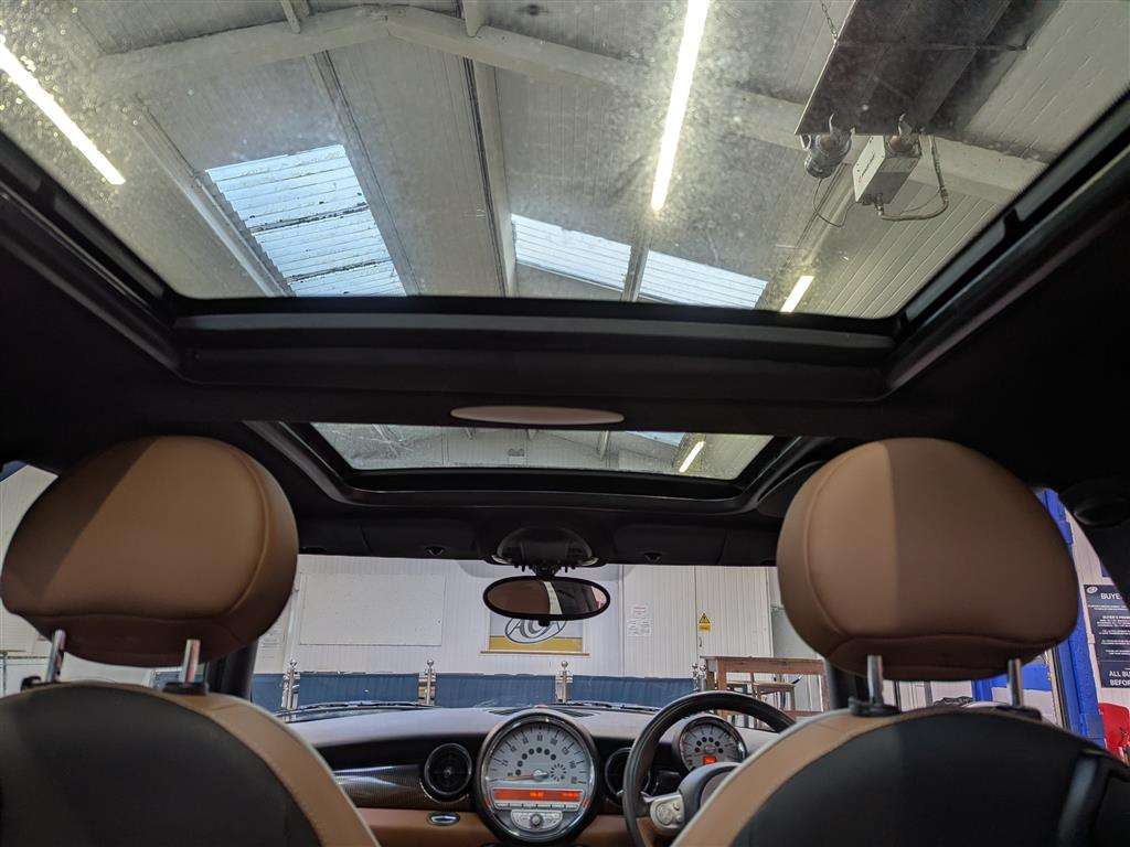 <p>2010 MINI COOPER MAYFAIR D AUTO</p>