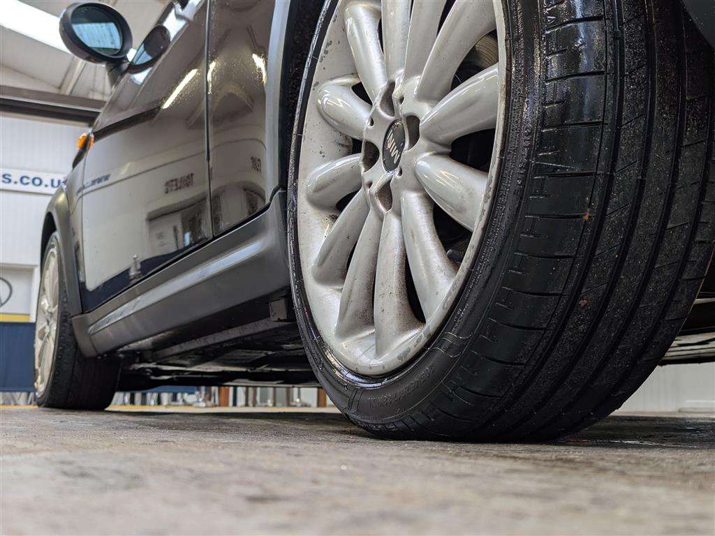 <p>2010 MINI COOPER MAYFAIR D AUTO</p>