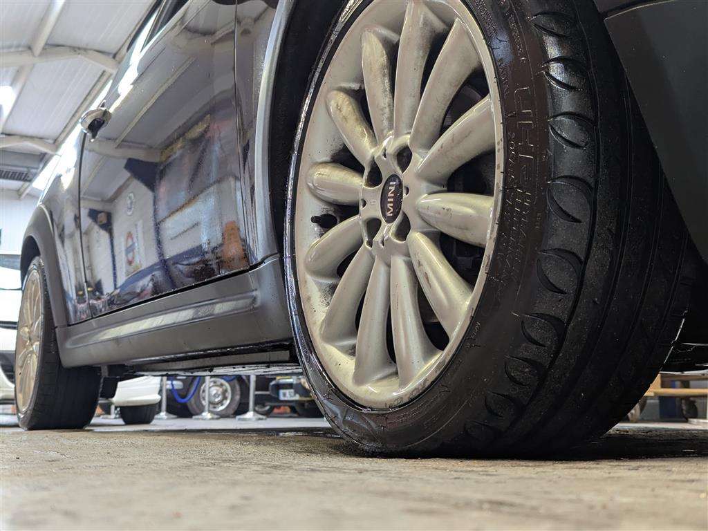 <p>2010 MINI COOPER MAYFAIR D AUTO</p>