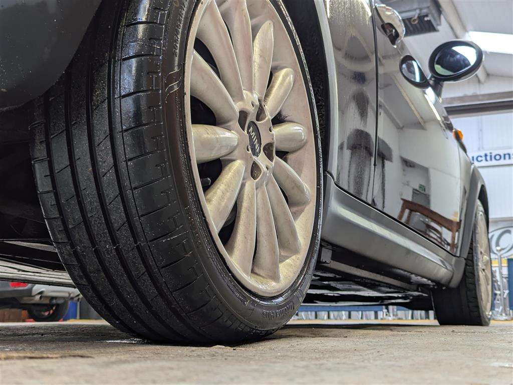 <p>2010 MINI COOPER MAYFAIR D AUTO</p>