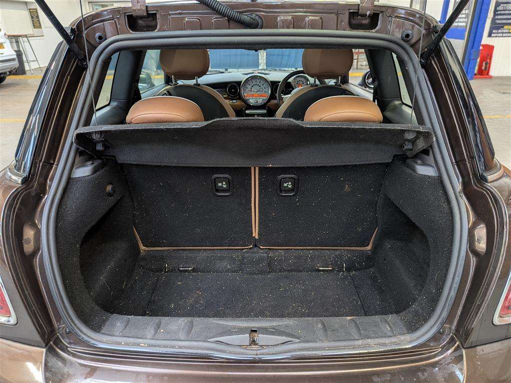 <p>2010 MINI COOPER MAYFAIR D AUTO</p>