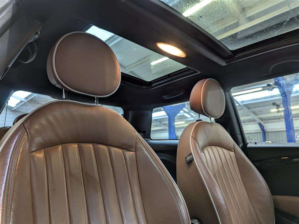 <p>2010 MINI COOPER MAYFAIR D AUTO</p>