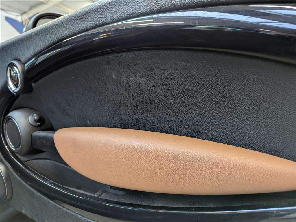 <p>2010 MINI COOPER MAYFAIR D AUTO</p>