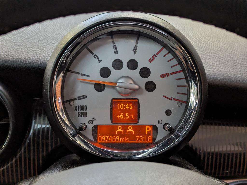 <p>2010 MINI COOPER MAYFAIR D AUTO</p>