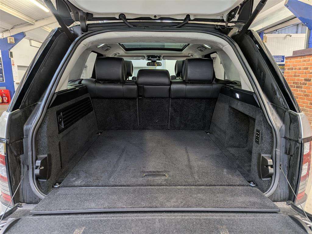 <p>2014 LAND ROVER RANGE ROVER AUTO-B SDV8 A</p>