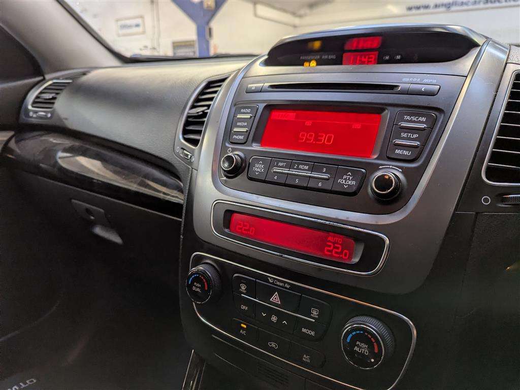 <p>2013 KIA SORENTO KX-1 CRDI 4X4 **SOLD</p>