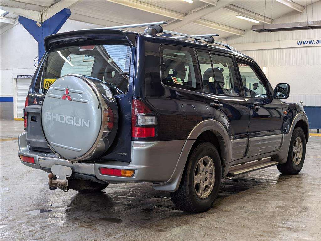 <p>2002 MITSUBISHI SHOGUN EQUIPPE DI-D A LWB</p>