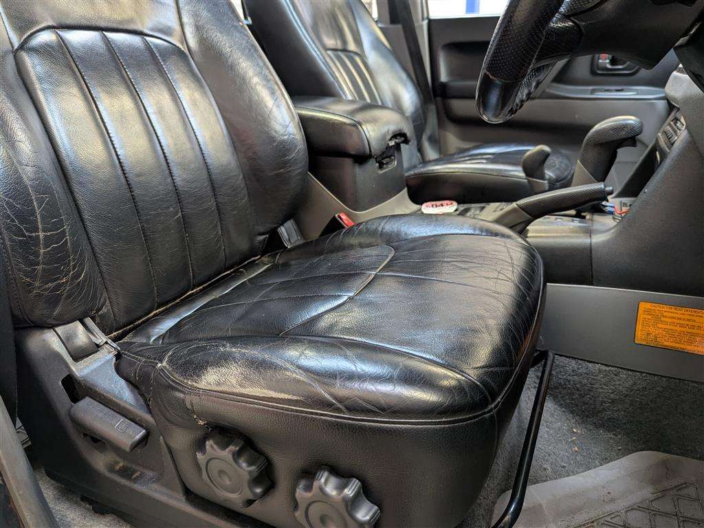 <p>2002 MITSUBISHI SHOGUN EQUIPPE DI-D A LWB</p>