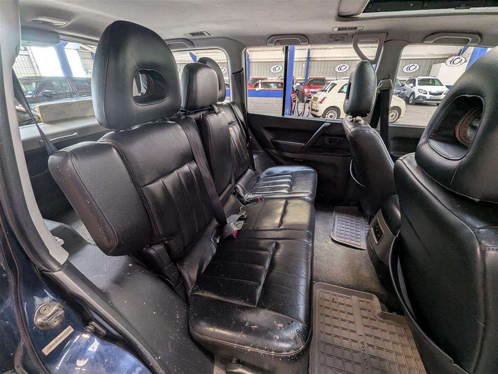 <p>2002 MITSUBISHI SHOGUN EQUIPPE DI-D A LWB</p>