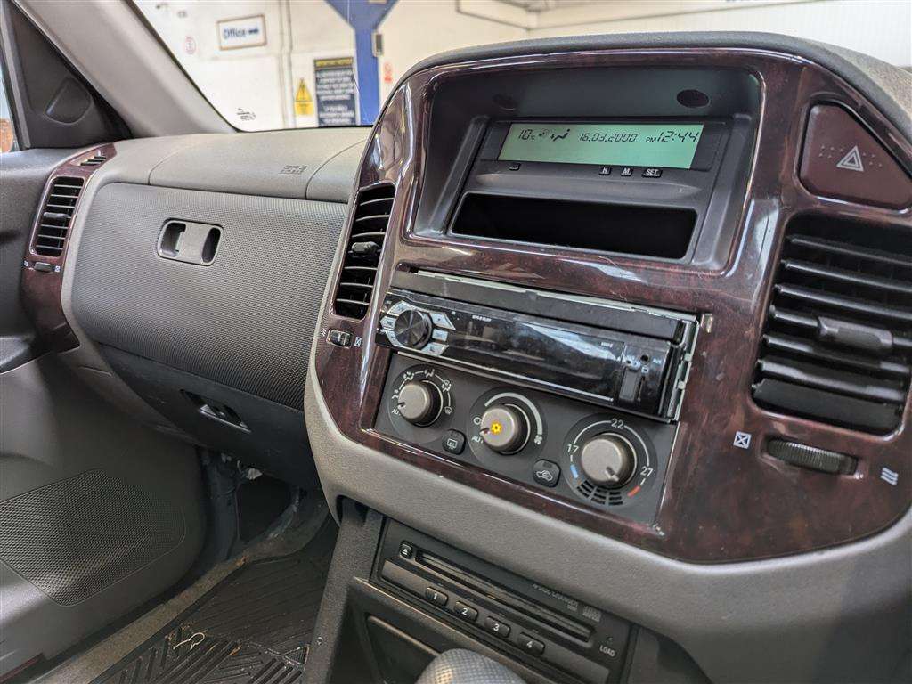 <p>2002 MITSUBISHI SHOGUN EQUIPPE DI-D A LWB</p>