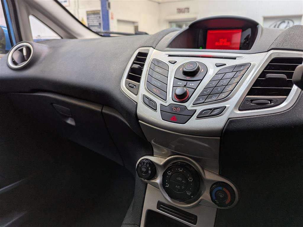 <p>2012 FORD FIESTA ZETEC</p>