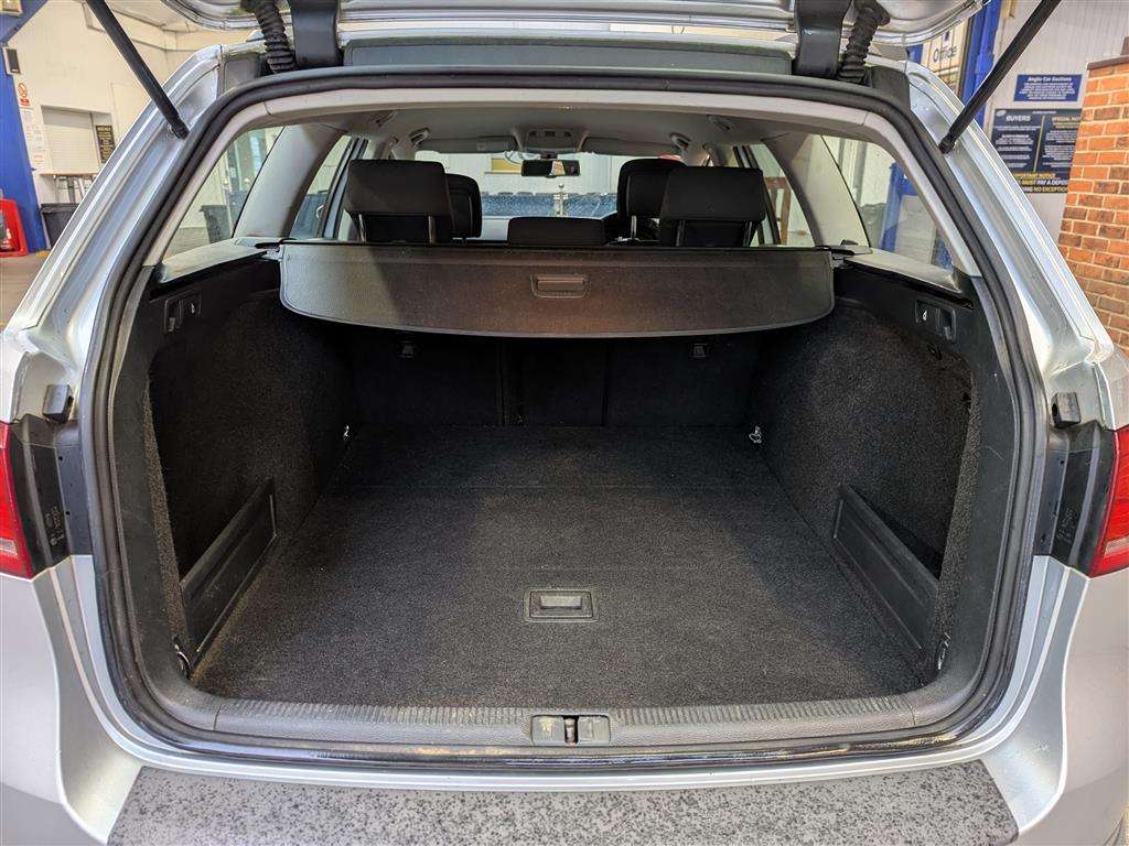 <p>2011 VOLKSWAGEN PASSAT SE BLUEMOTION TECH</p>