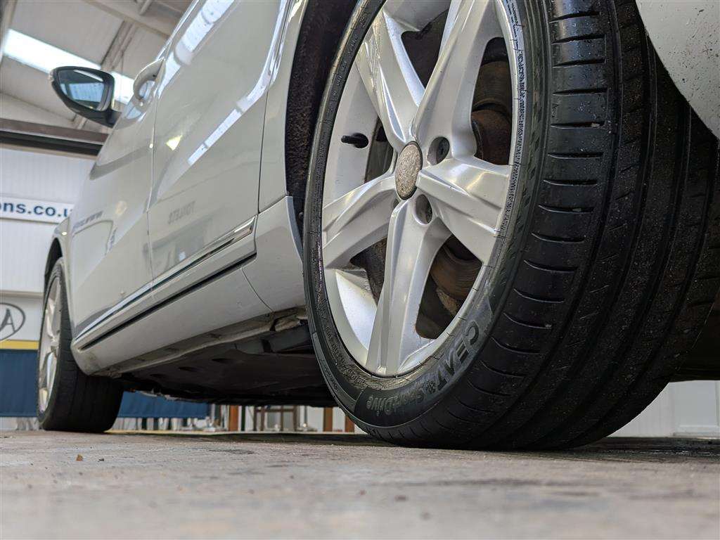 <p>2011 VOLKSWAGEN PASSAT SE BLUEMOTION TECH</p>