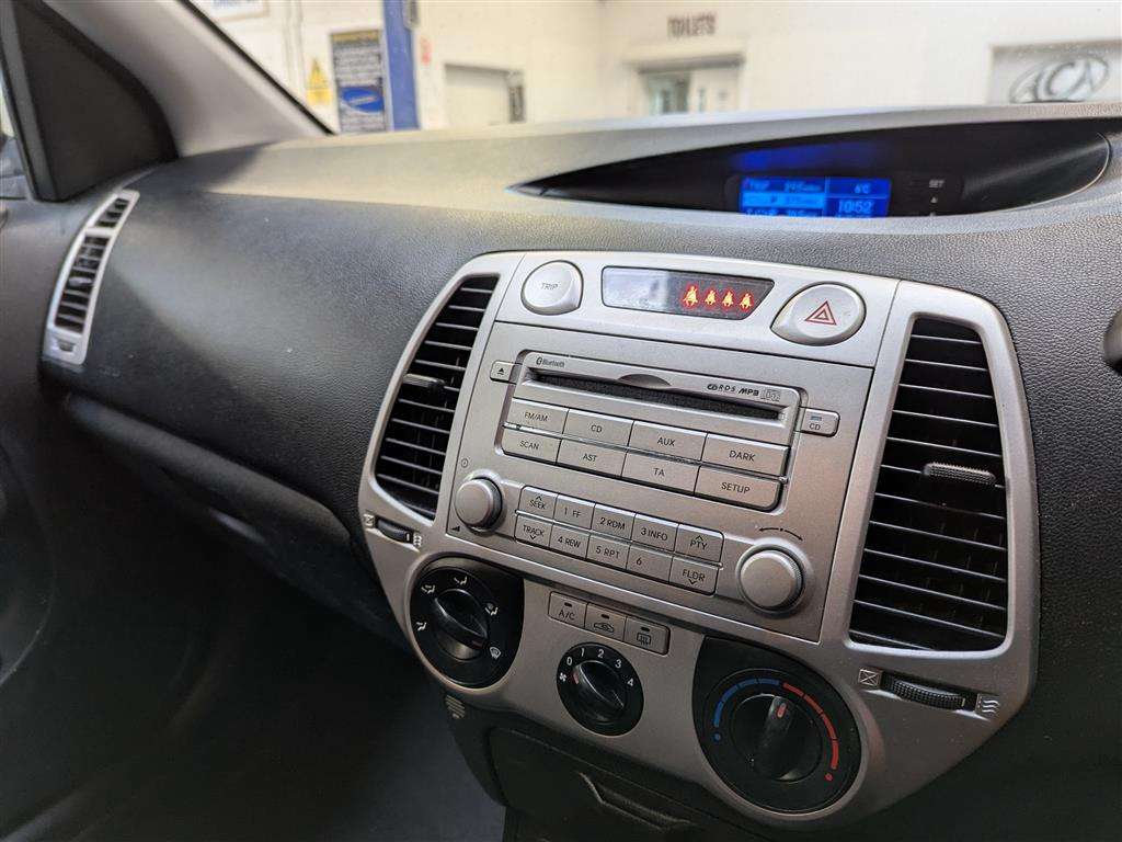 <p>2011 HYUNDAI I20 S LIMITED EDITION</p>