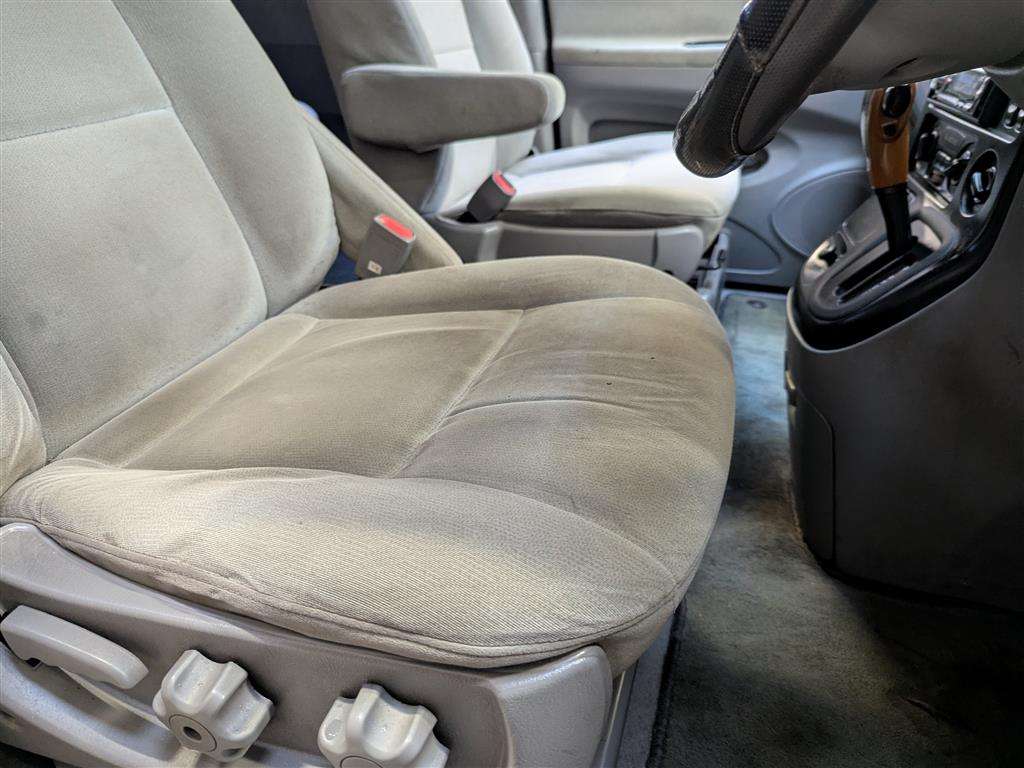 <p>2005 KIA SEDONA L AUTO</p>