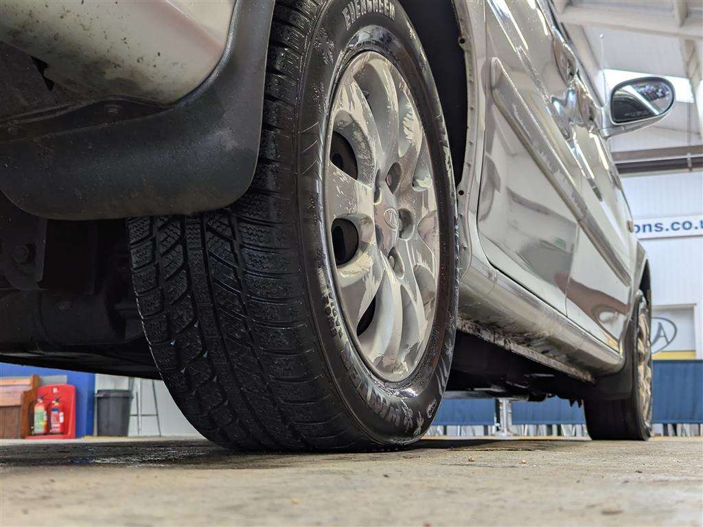 <p>2005 KIA SEDONA L AUTO</p>