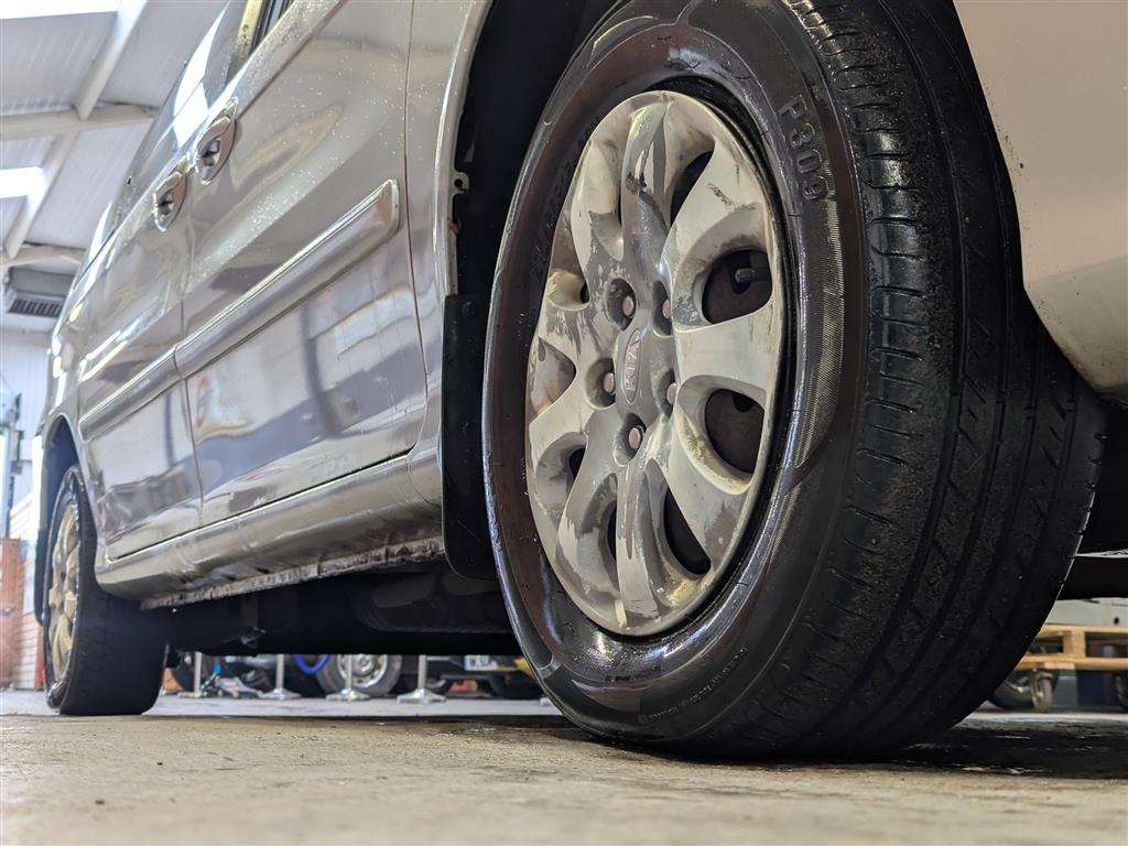 <p>2005 KIA SEDONA L AUTO</p>