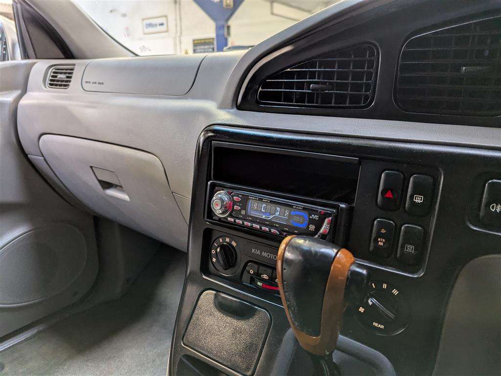 <p>2005 KIA SEDONA L AUTO</p>