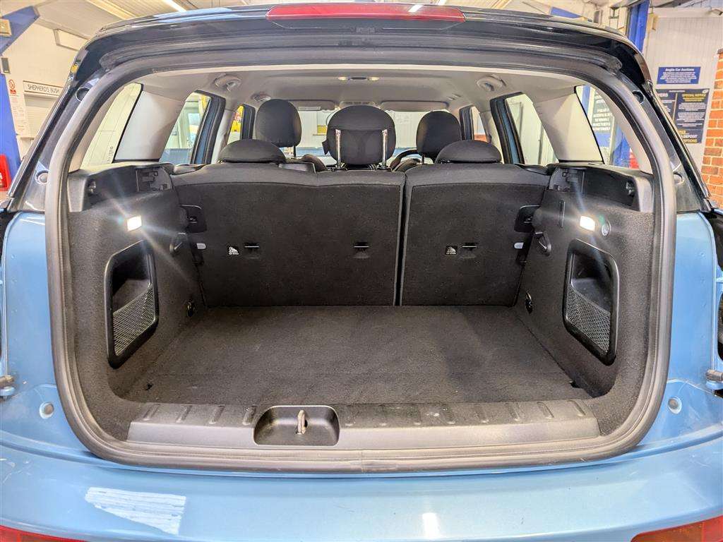 <p>2016 MINI CLUBMAN COOPER D AUTO</p>