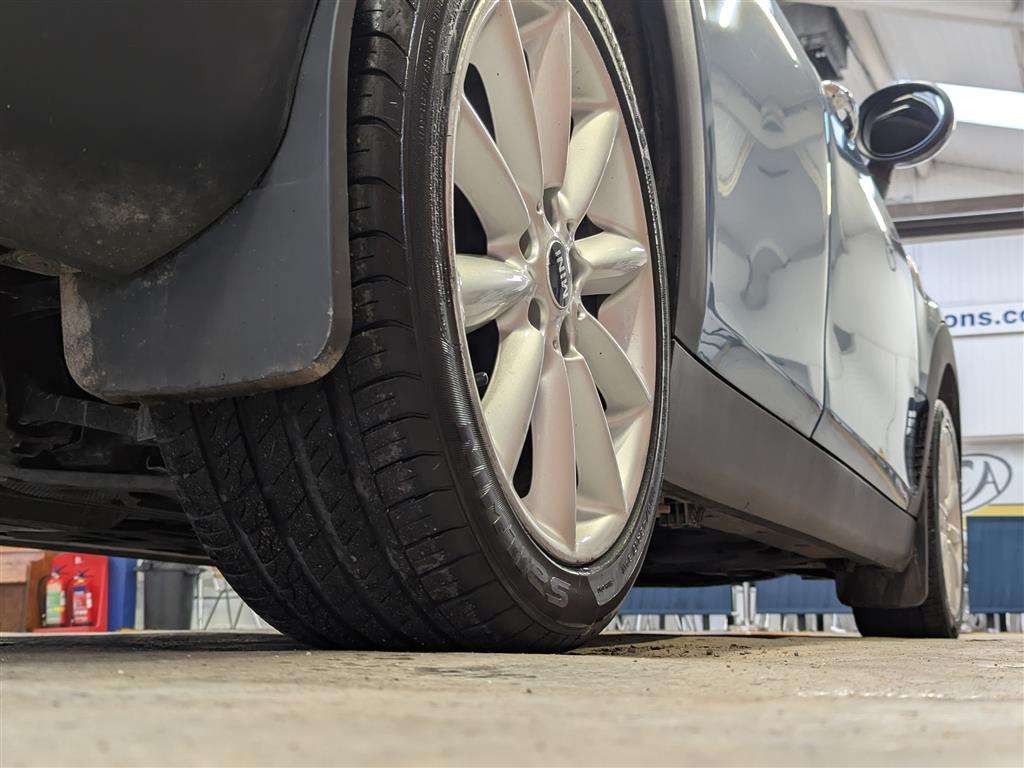 <p>2016 MINI CLUBMAN COOPER D AUTO</p>