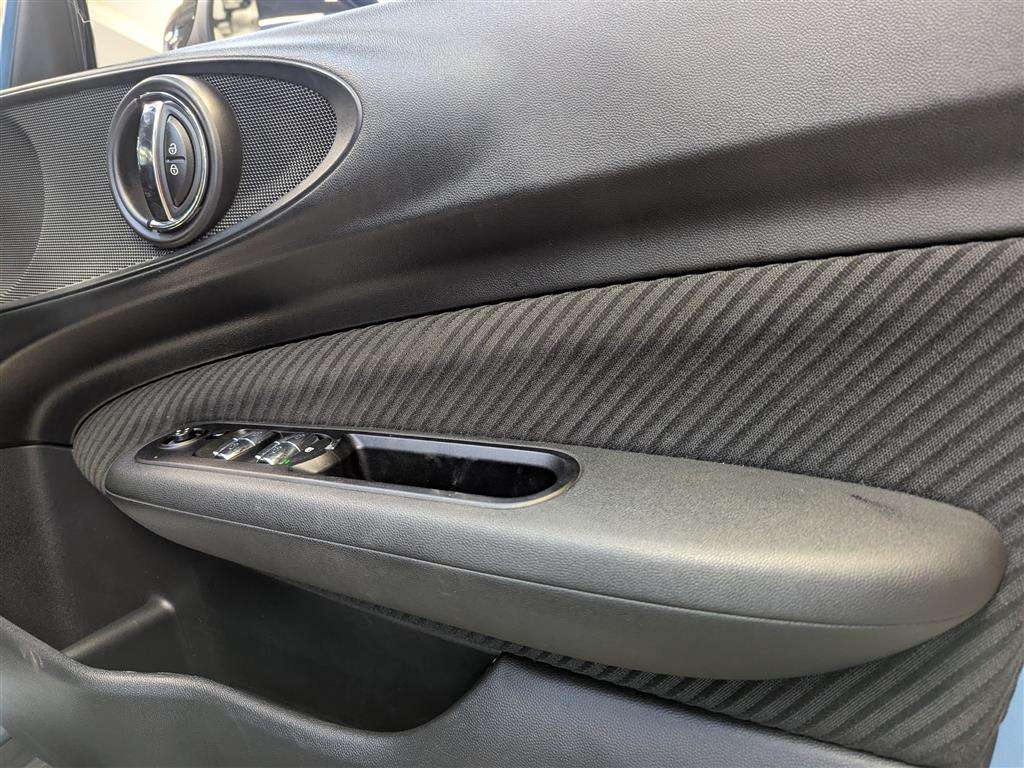 <p>2016 MINI CLUBMAN COOPER D AUTO</p>