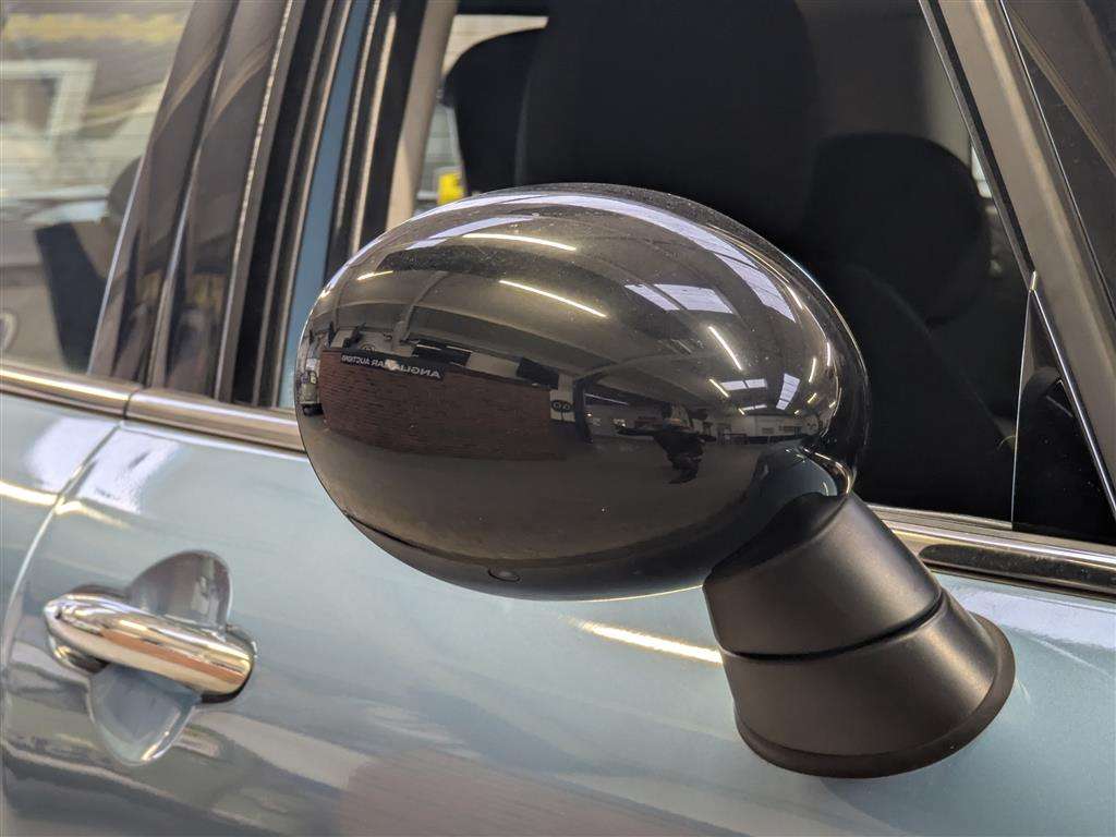 <p>2016 MINI CLUBMAN COOPER D AUTO</p>