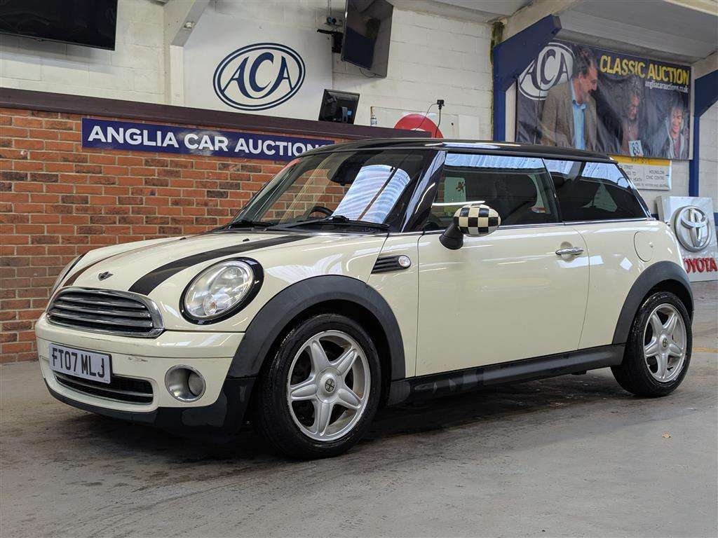 <p>2007 MINI COOPER AUTO</p>