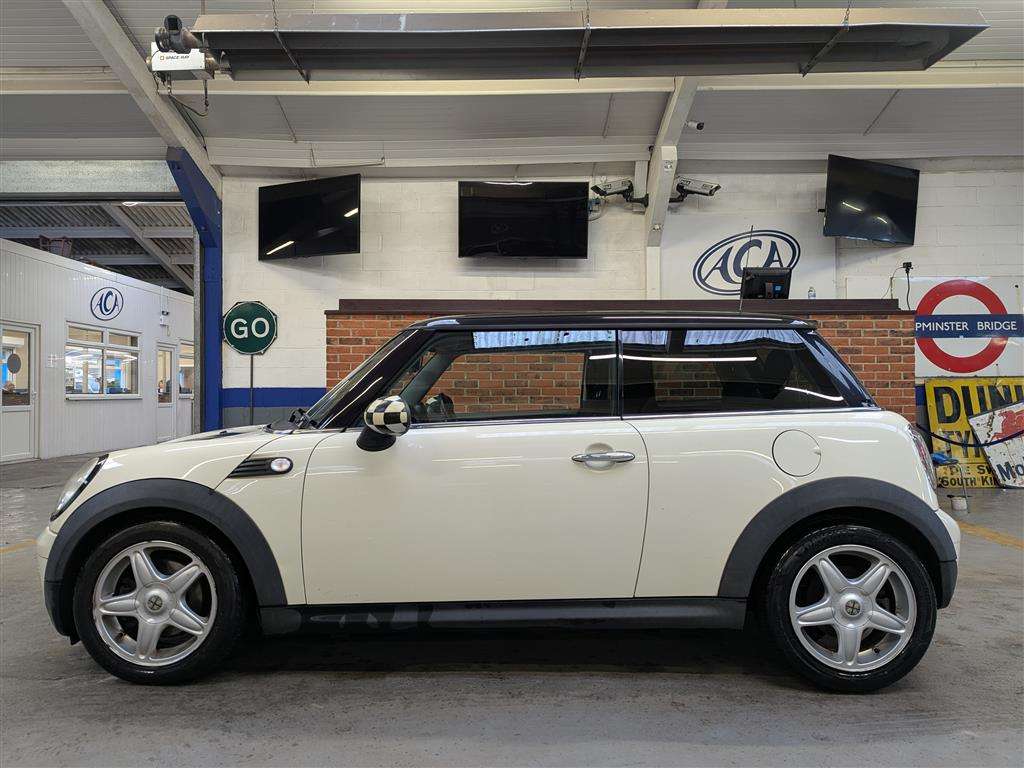 <p>2007 MINI COOPER AUTO</p>