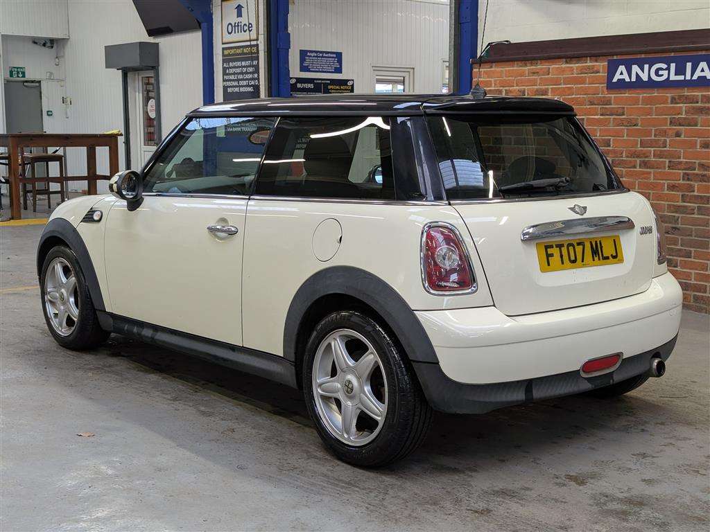 <p>2007 MINI COOPER AUTO</p>