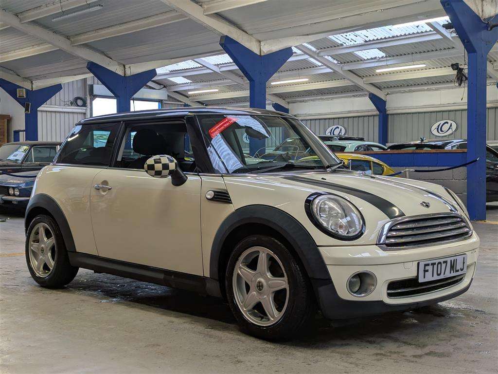<p>2007 MINI COOPER AUTO</p>
