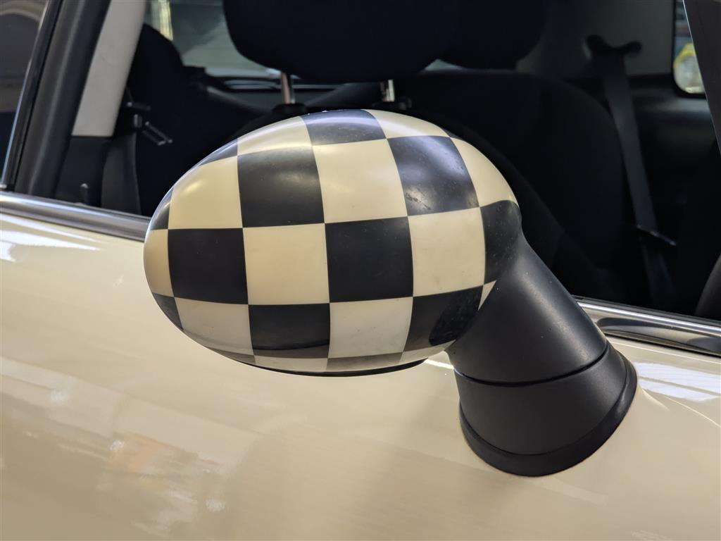 <p>2007 MINI COOPER AUTO</p>