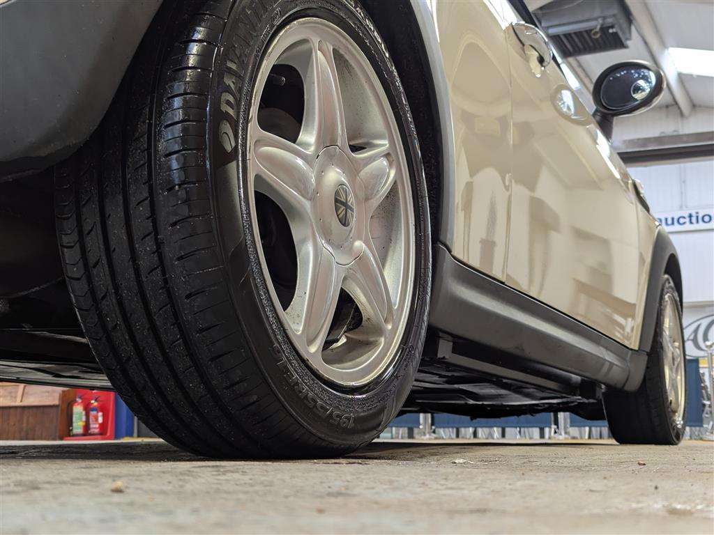 <p>2007 MINI COOPER AUTO</p>