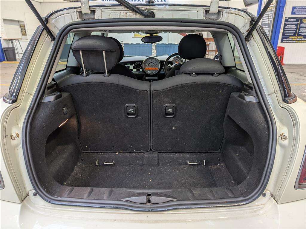 <p>2007 MINI COOPER AUTO</p>