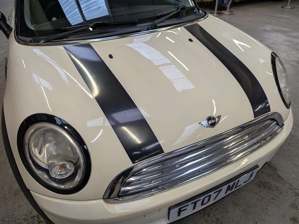 <p>2007 MINI COOPER AUTO</p>