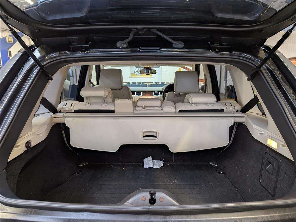 <p>2011 LAND ROVER RANGE ROVER SP HSE TDV6 A</p>