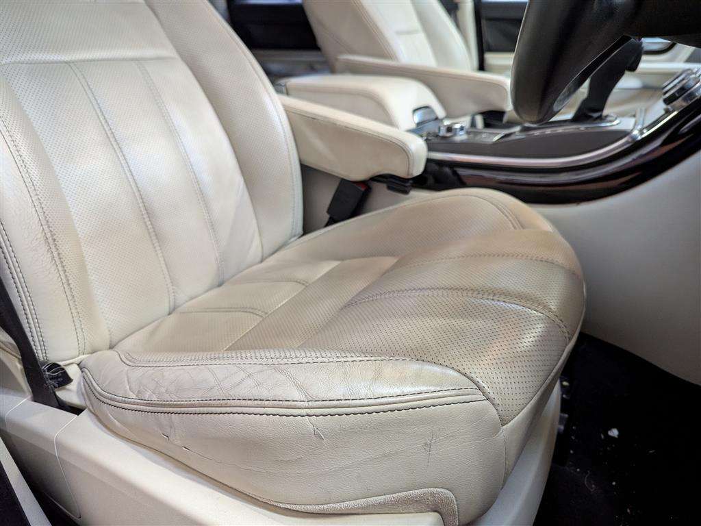 <p>2011 LAND ROVER RANGE ROVER SP HSE TDV6 A</p>