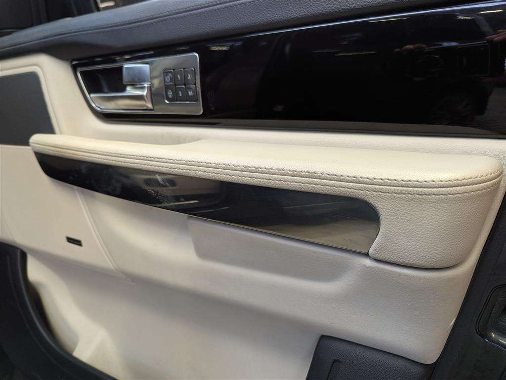 <p>2011 LAND ROVER RANGE ROVER SP HSE TDV6 A</p>