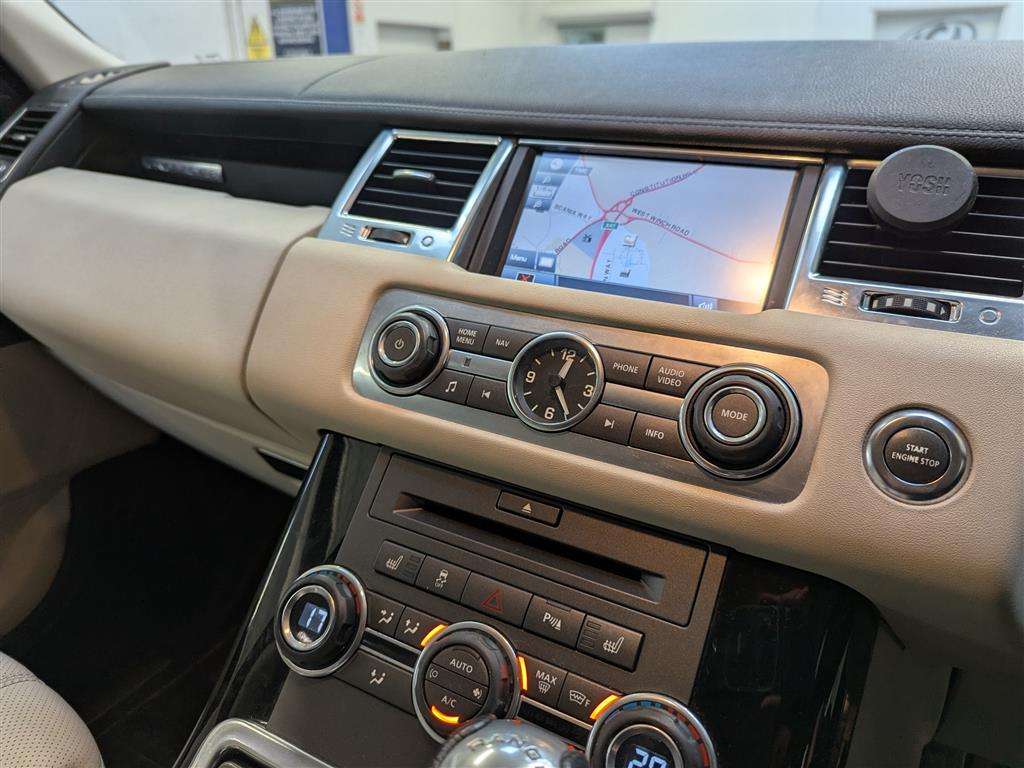 <p>2011 LAND ROVER RANGE ROVER SP HSE TDV6 A</p>