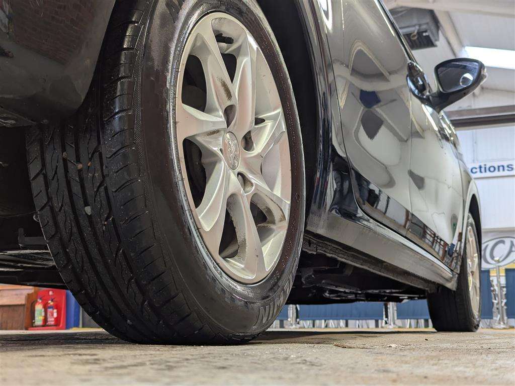 <p>2013 PEUGEOT 208 ACTIVE</p>