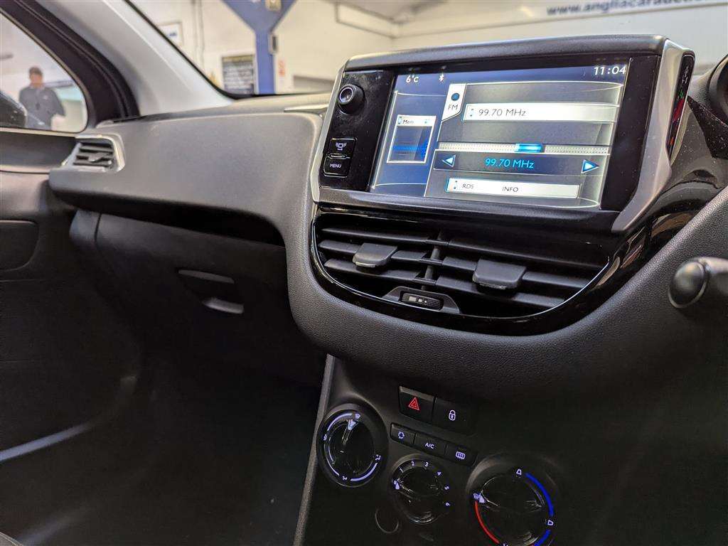 <p>2013 PEUGEOT 208 ACTIVE</p>