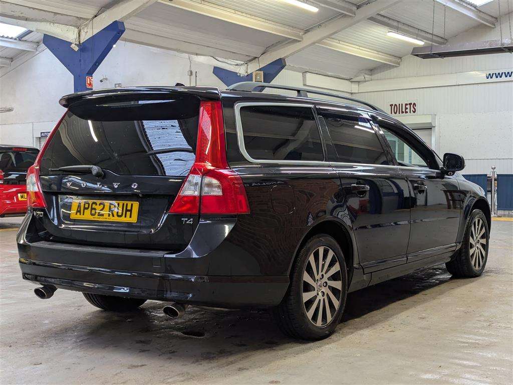 <p>2013 VOLVO V70 SE LUX T5 AUTO</p>