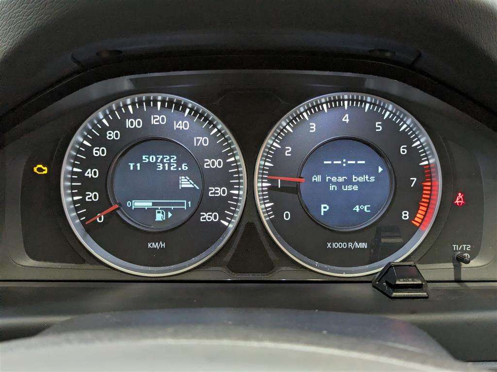 <p>2013 VOLVO V70 SE LUX T5 AUTO</p>