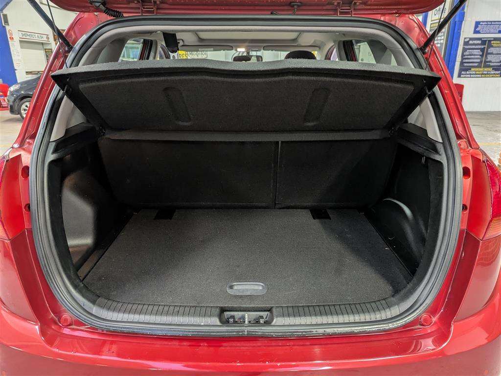 <p>2014 KIA VENGA 3 SAT NAV AUTO</p>