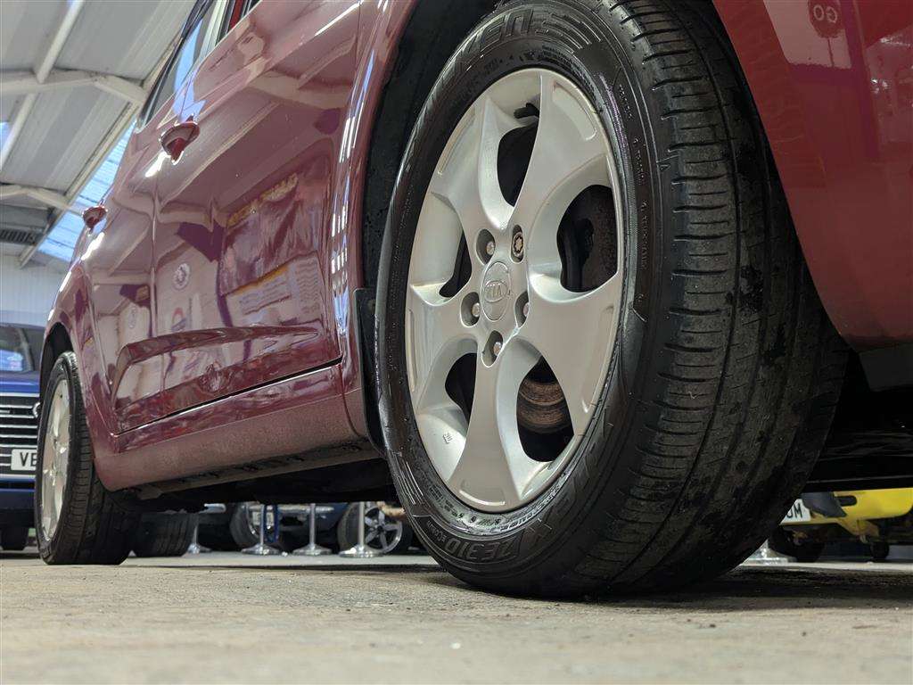 <p>2014 KIA VENGA 3 SAT NAV AUTO</p>