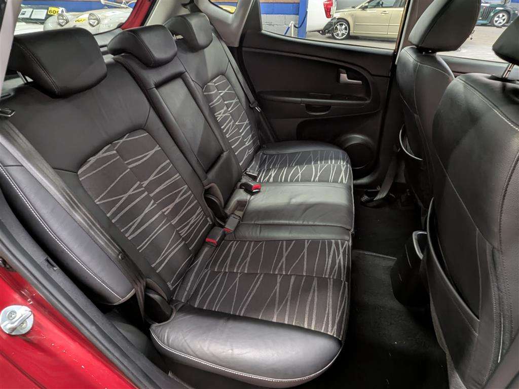 <p>2014 KIA VENGA 3 SAT NAV AUTO</p>