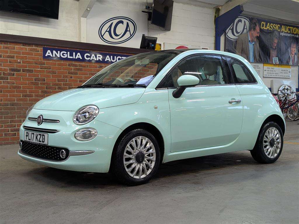 <p>2017 FIAT 500 LOUNGE</p>