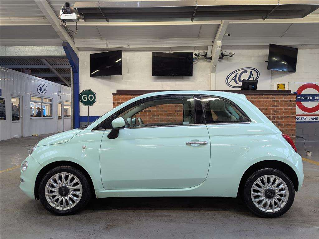 <p>2017 FIAT 500 LOUNGE</p>