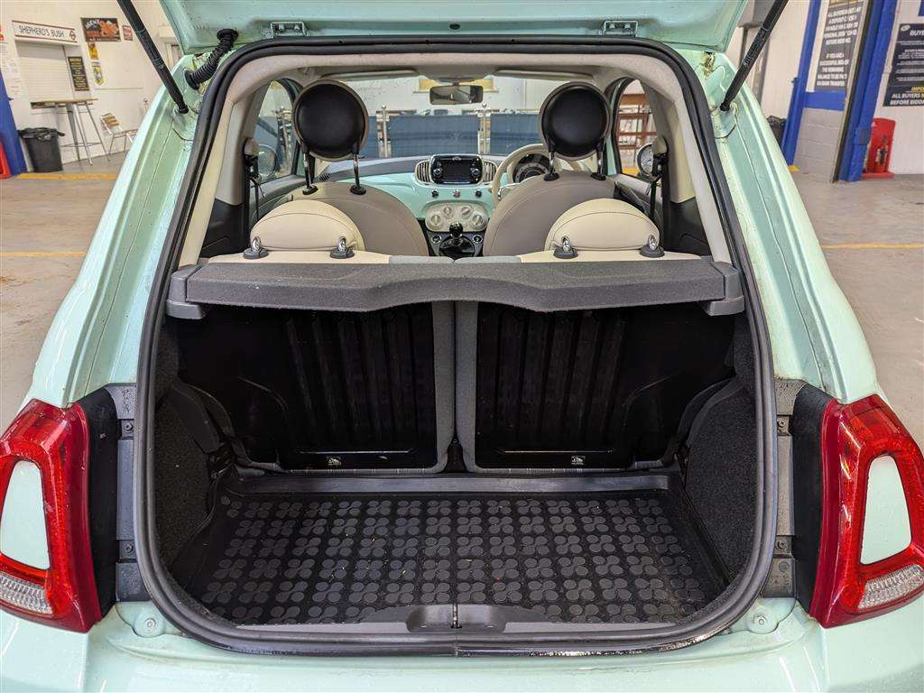 <p>2017 FIAT 500 LOUNGE</p>